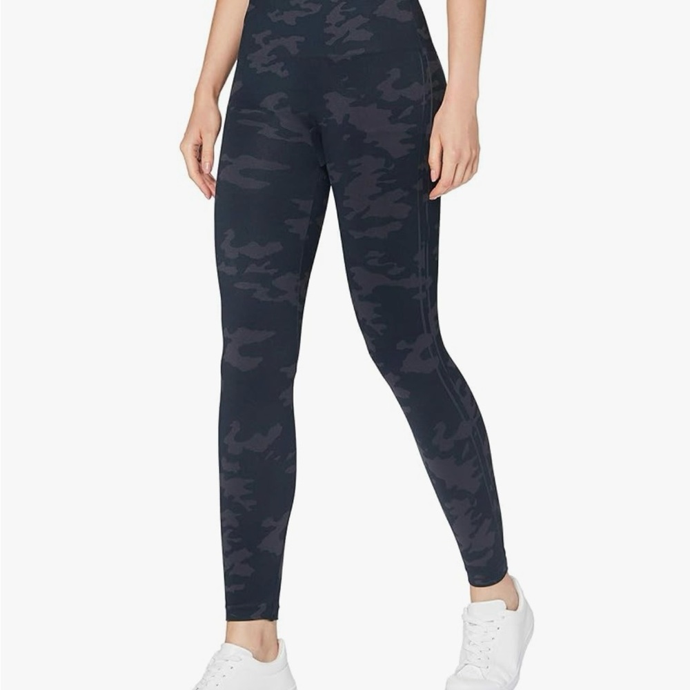 Spanx Large look at Me Seamless Everyday Women's Black Camouflage Leggings